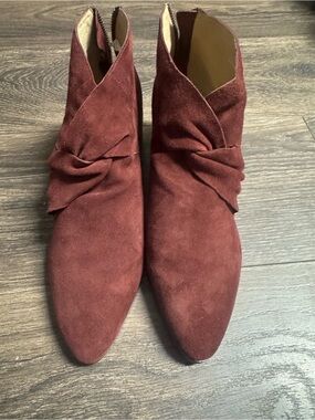 Eileen Fisher Suede Knot-Detail Ankle Boots in Burgundy